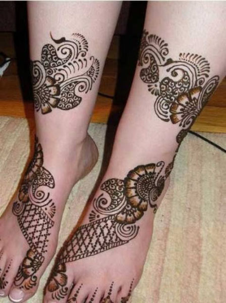 Elegante Net Type Feet Mehndi -designs