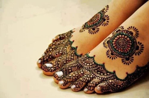 Művészi láb Mehndi Designs