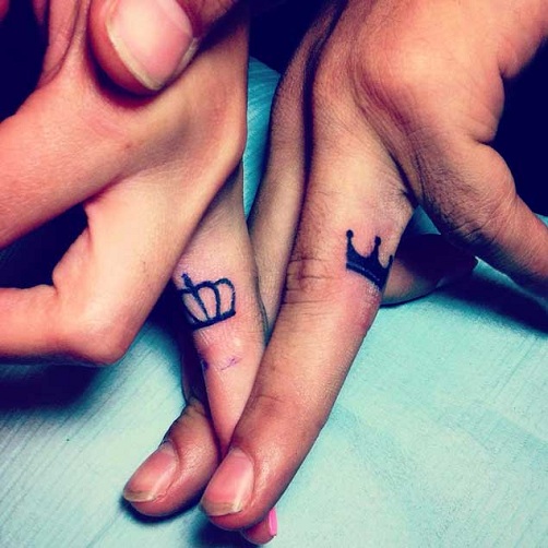 király és királynő ujj tetoválás