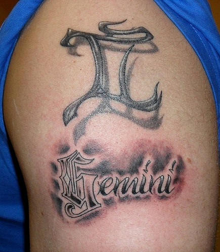 Gothic Script Tvillingearmstatoveringer