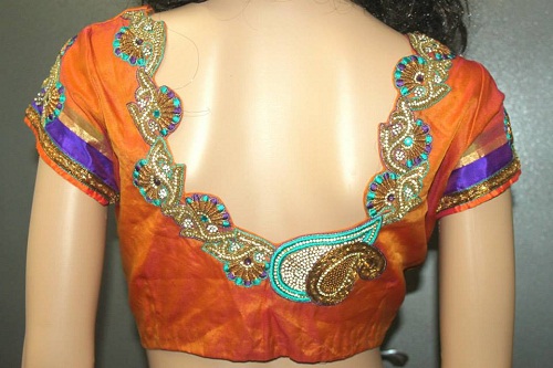 Blusedesign i ryggen til pattu sarees3