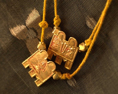 Sárga szál istennő szimbólum függővel Thirumangalyam