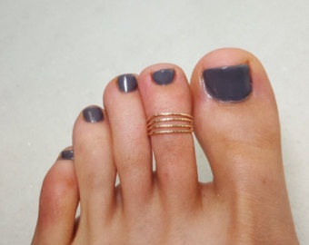enkel-guld-streng-tå-ring