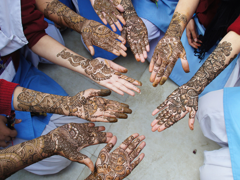 Professionelle Mehndi -kunstnere i Indien