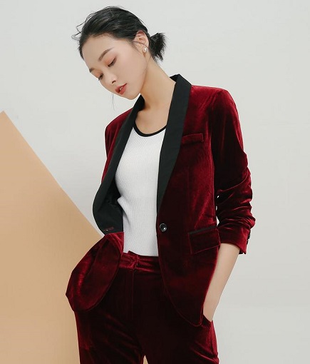 Red Velvet Blazer Dame