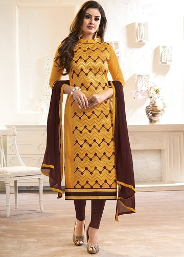 Magas gallérú Salwar Kurta