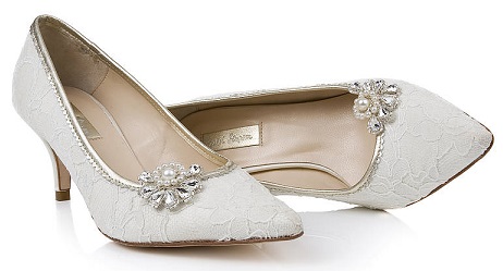 Cica sarkú menyasszonyi cipő