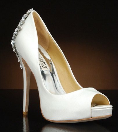 Fehér menyasszonyi cipő