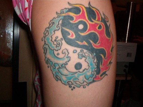 Brand og vand Yin Yang Tattoo Design