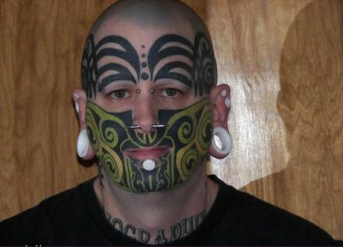 Retardált vicces arc tetoválás tervezés