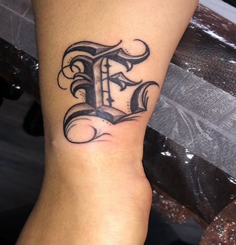 Félkövér betűs tetoválás tervezés