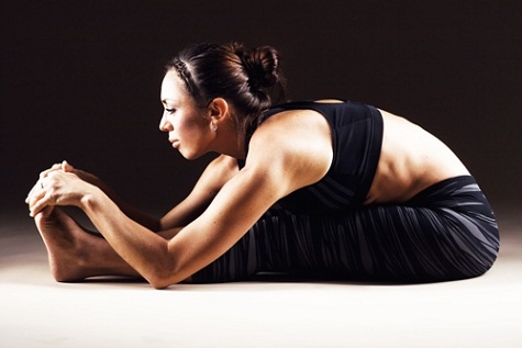 Yogapositioner, der skal undgås, når man er gravid Paschimottanasana