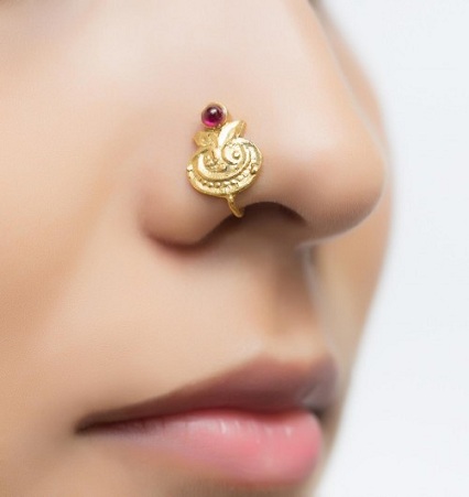 Guld Patti Næse Pin i Ganesha Design