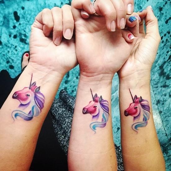 170 luovaa sisaruksen tatuointiideaa ja inspiraatiota värikäs yksisarvinen kolme sisarta