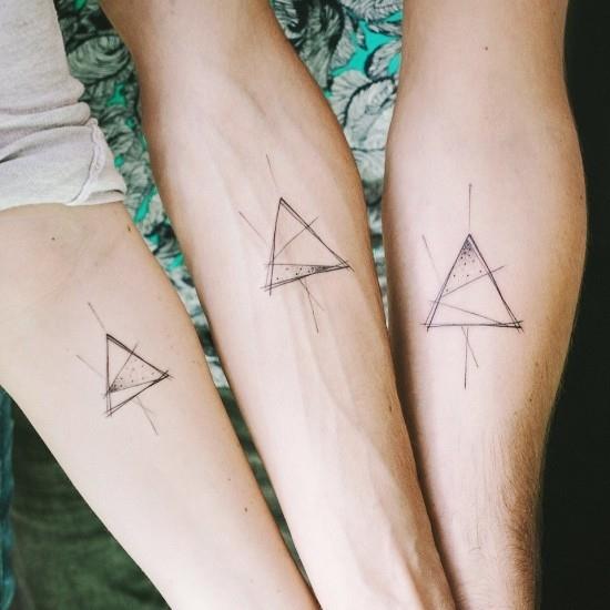 170 luovaa sisaruksen tatuointiideaa ja inspiraatiota geometrinen moderni kolme kolmioa
