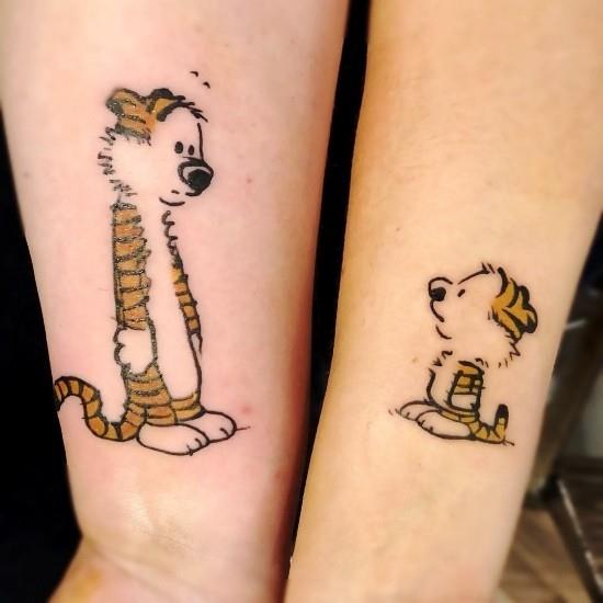 170 luovaa sisaruksen tatuointiideaa ja inspiraatiota hobbs tiikeri ja vauva