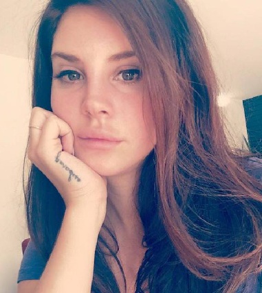 Lana Del Rey smink nélkül 3