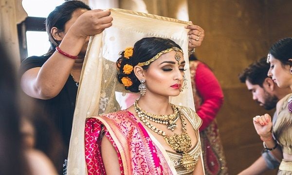 Észak -indiai Jain menyasszonyi smink