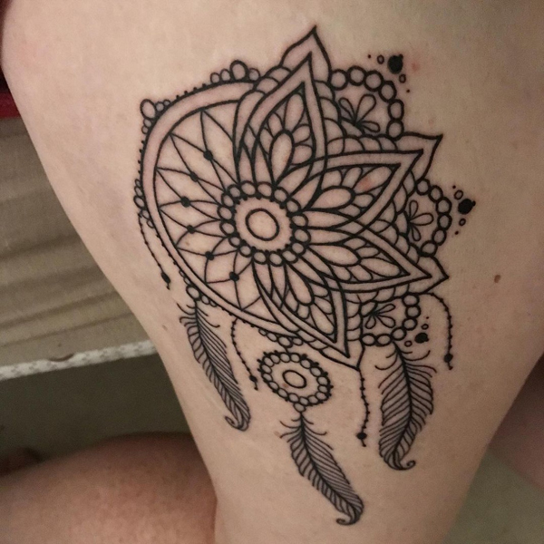 Dreamcatcher ydre lår tatovering