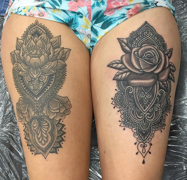 Rose tatoveringer til kvinders lår
