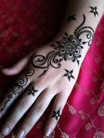 Tilbage hånd Mehndi Design