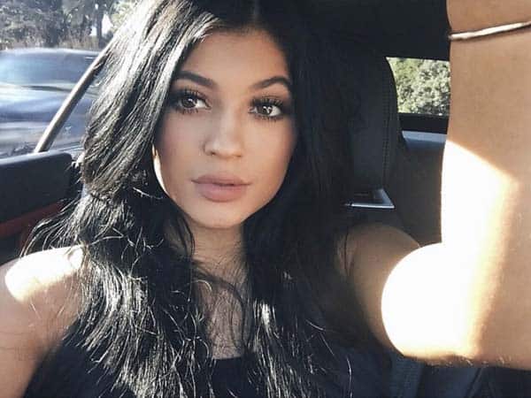Kylie Jenner smink nélkül 19