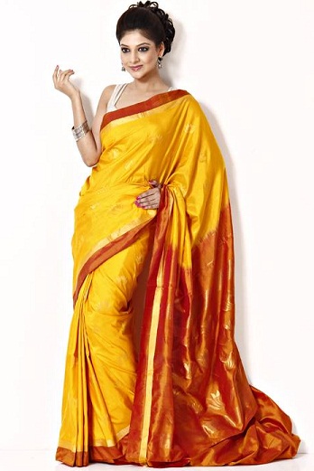 A sárga Mysore selyem Saree
