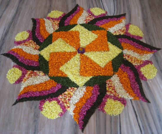 Symmetrisk firkantet form Flower Rangoli