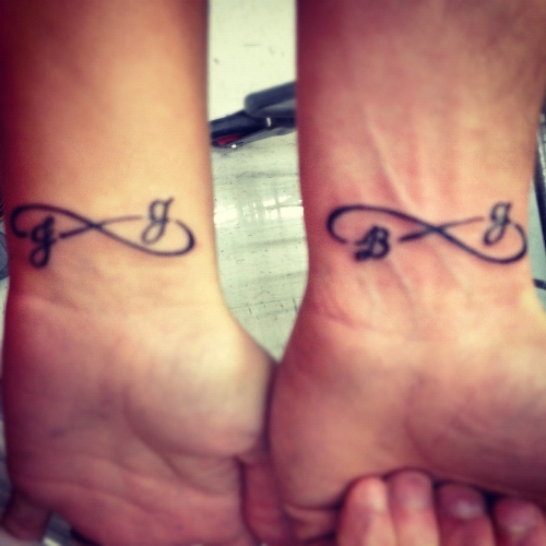 Infinity Initials Tetoválások Nőknek
