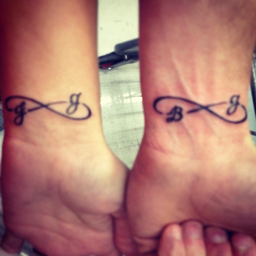 Infinity Initials Tatoveringer til kvinder