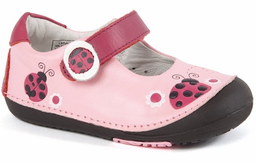 A lányos rózsaszín cipő