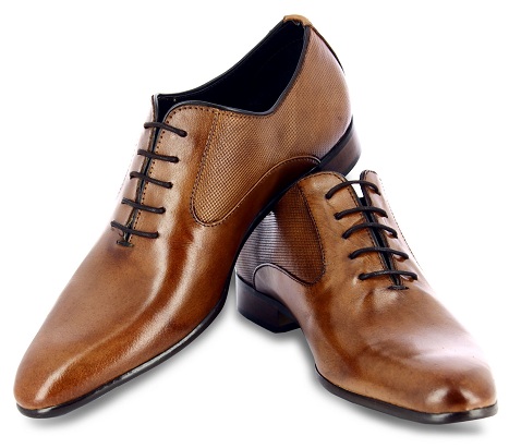 A hosszúkás szerkezetű bőrből készült férfi cipő