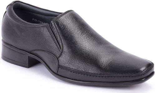 A sima fekete formális bőr férfi cipő