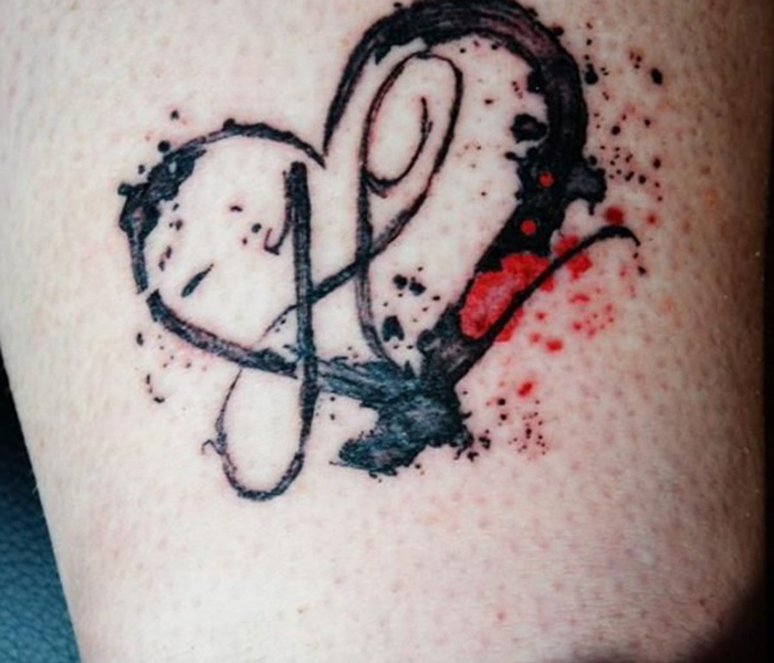 Rusztikus H ábécé tetoválás