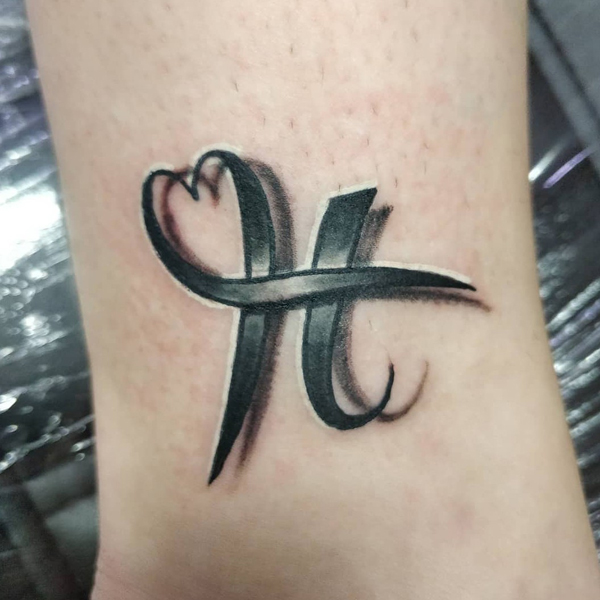 H tetoválás 3d hatással