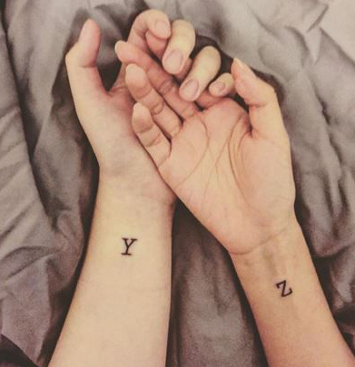 Y és Z betűpár tetoválás