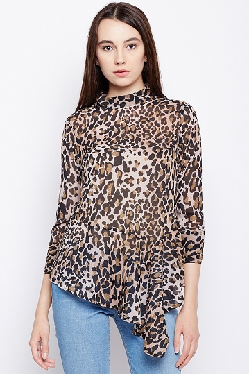 Toppe i leopardprint i satin med høj hals