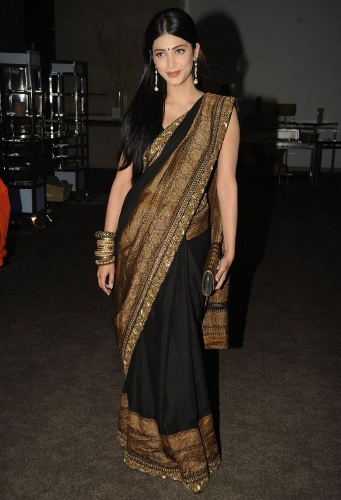 Dél -indiai designer Black and Golden Saree 13