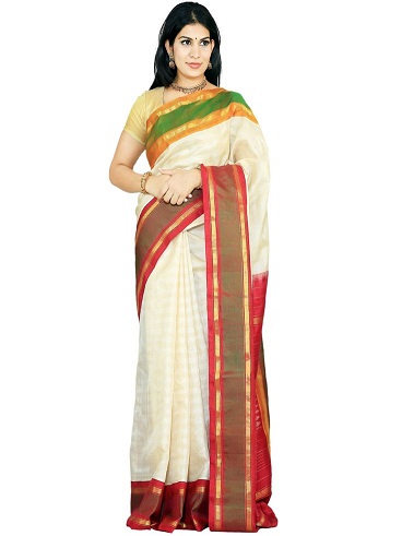 A fehér Gadwal selyem Saree