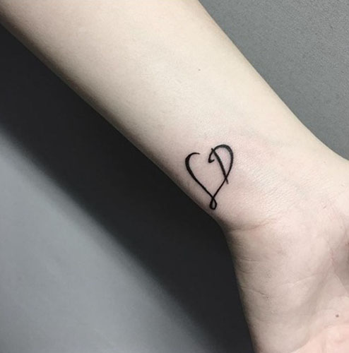 D betű szív tetoválás mintákkal