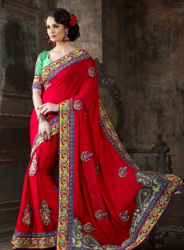 A divatos és divatos vörös Surat Saree