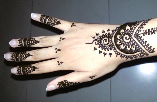 mehndi tatoveringsdesign til hånden