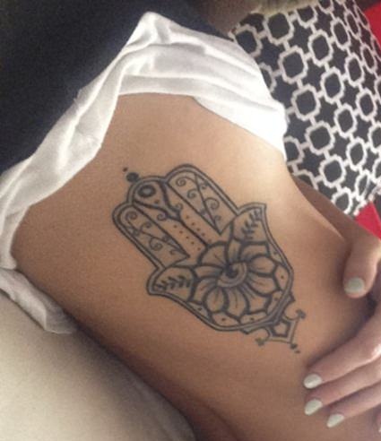 Enkelt Hamsa hånd arabisk tatoveringsdesign