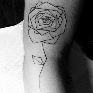 Rose geometrisk tatoveringsdesign