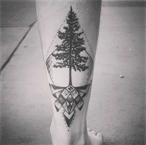 Træ med geometriske former tatovering