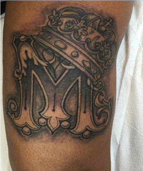 Masszív tetoválásminták az M betűhöz