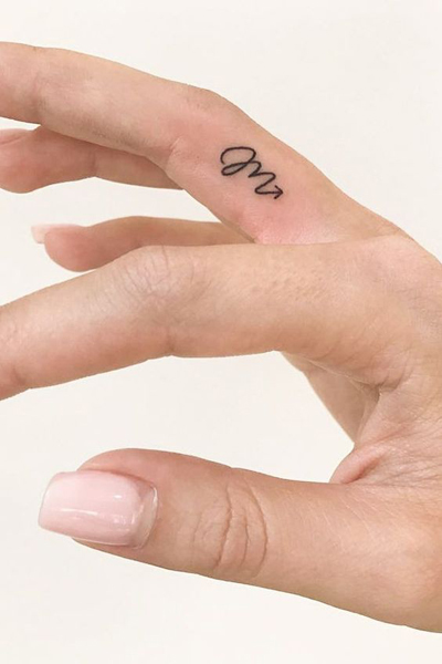 Stilfuld M Finger Tattoo