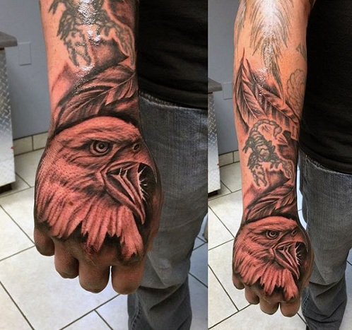 Eagle Tattoo Designs på hånden