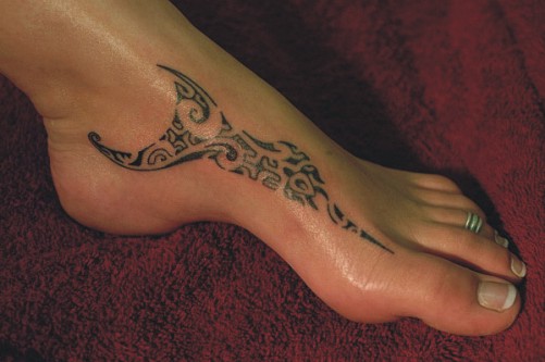 Törzsi láb tetoválás tervezés