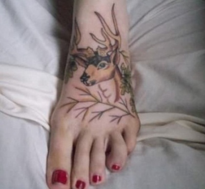 Kecses szarvas tetoválás minták a lábán